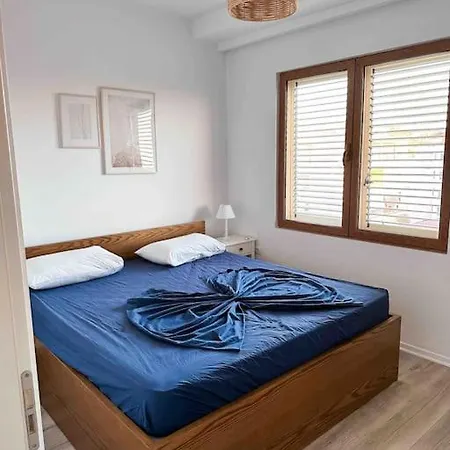 Daire Large Renovated Beachside Apt, W/ Wi-fi & Netflix Golem (Tirana)
