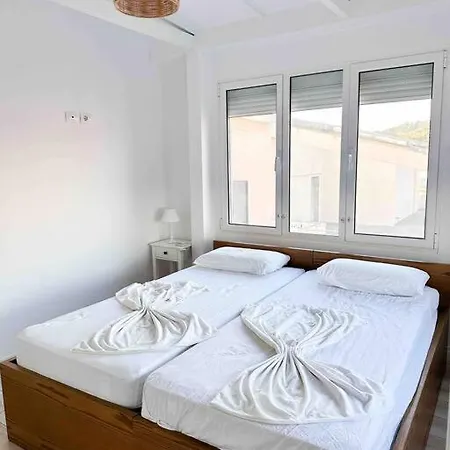 Apartmán Large Renovated Beachside Apt, W/ Wi-fi & Netflix *