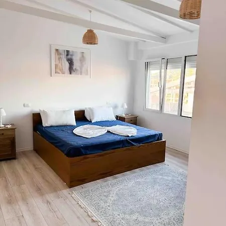 Daire Large Renovated Beachside Apt, W/ Wi-fi & Netflix